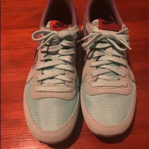 Nike Internationalist